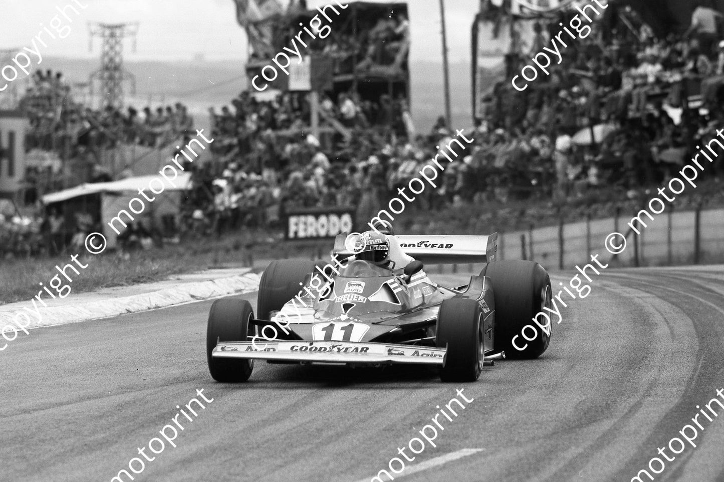 1977 SA GP 11 Niki Lauda Ferrari 312T2 NOTE rollbar debris under car from Pryce accident (permission Malcolm Sampson Motorsport Photography) (15)