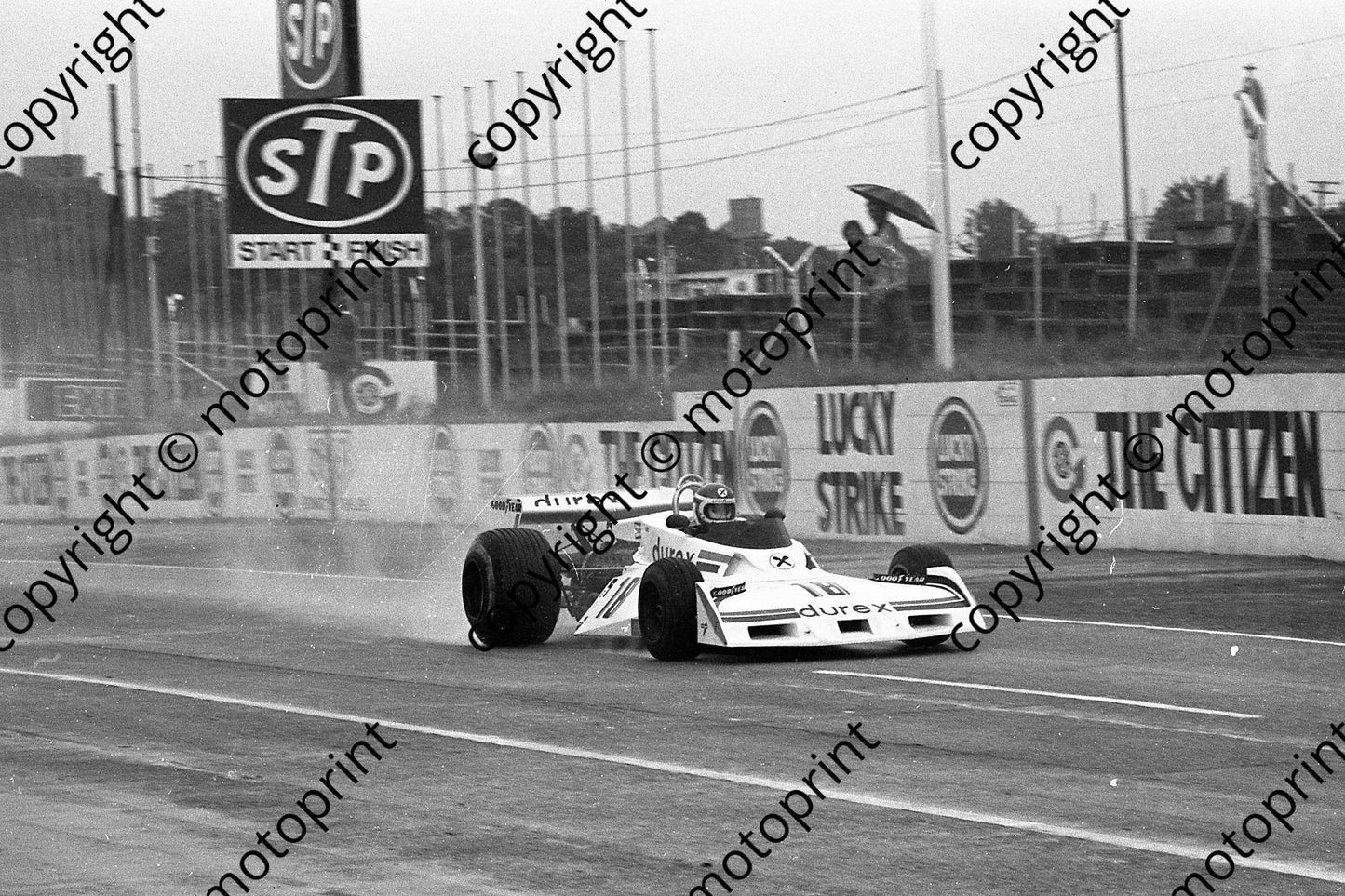 1977 SA GP 18 Hans Binder Surtees TS19 (permission Malcolm Sampson Motorsport Photography) (9)