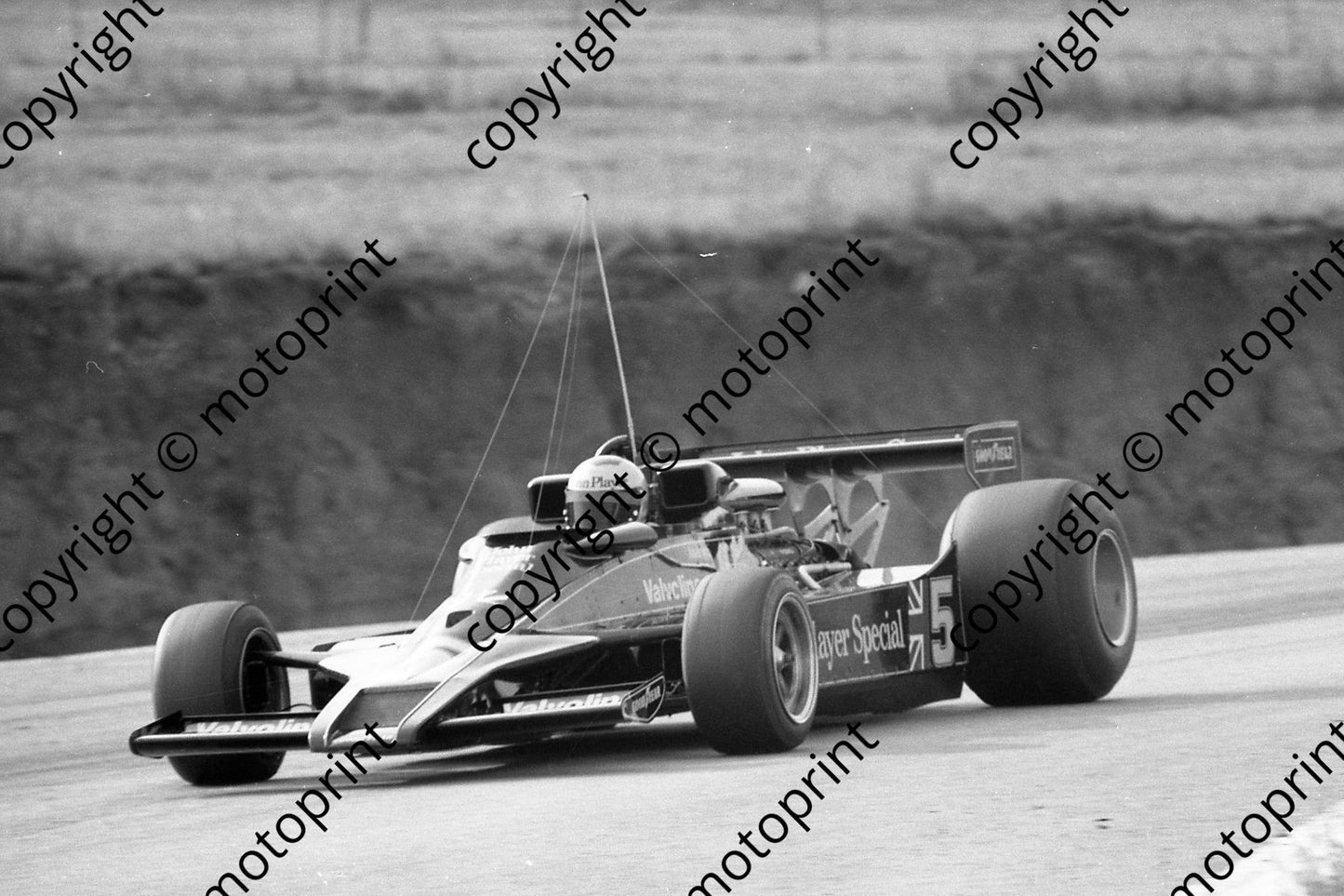 1977 SA GP 5 SS Andretti Lotus 78 note telemetry (permission Malcolm Sampson Motorsport Photography) 1977 SA GP (9)
