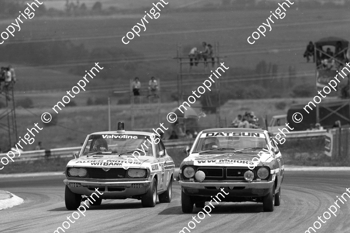 1977 Wynns 48 Datsun Judy, Arnold Charlton 39 Mazda RX Hepburn K Swanepoel (Permission Malcolm Sampson Motorsport Photography)(4)