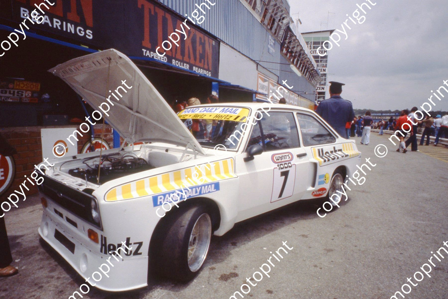 1977 Wynns 7 Andre Verwey John Gibb(courtesy Roger Swan) (146)