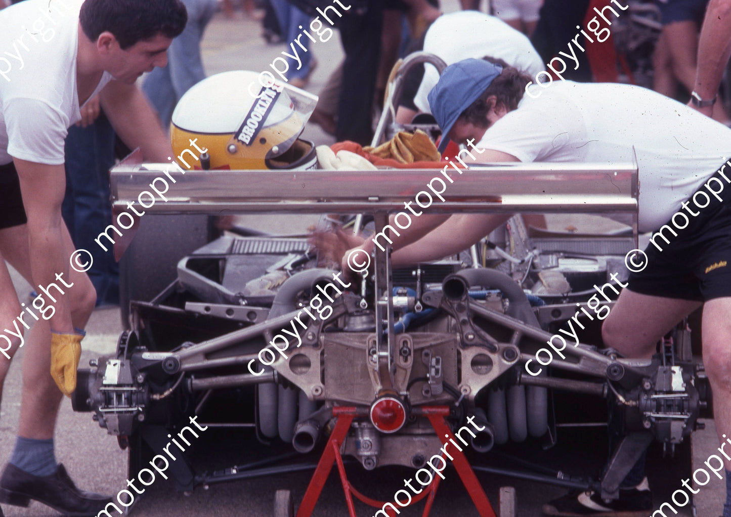 1980 SA GP 1 Ferrari mechanics Scheckter car (A4 scan) (permission Malcolm Sampson Motorsport Photography) (15)