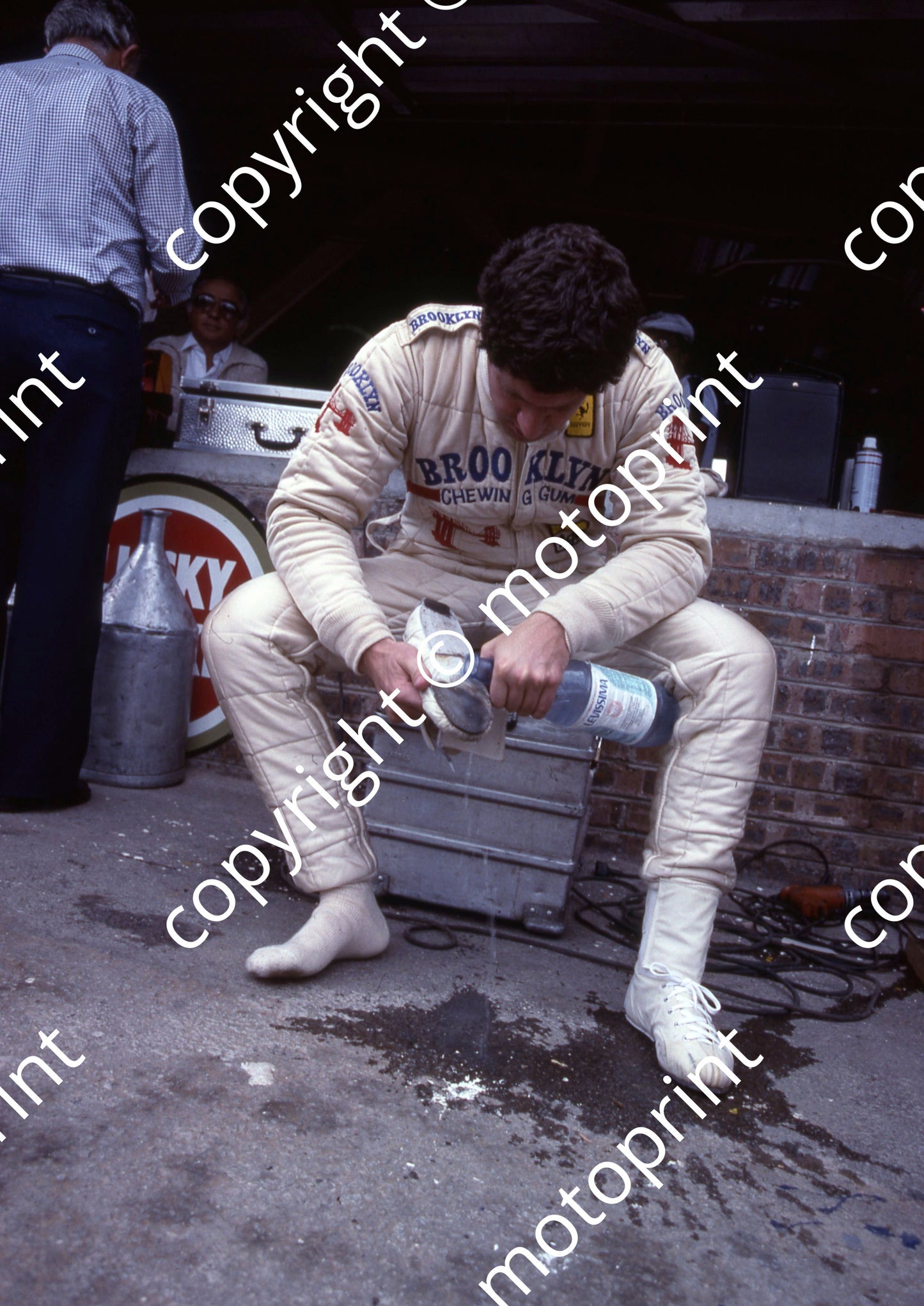 1980 SA GP 1 Jody Scheckter mending shoe part 3 (A4 scan) (permission Malcolm Sampson Motorsport Photography) (3)