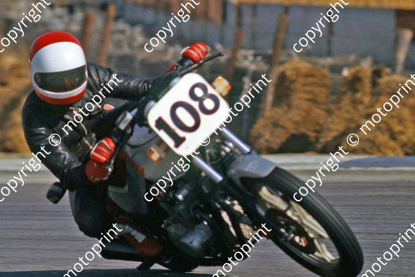 1981 MC Kya Speedo Intnl SBK challenge C Dunn Suzuki (permission Roger Swan) (12)