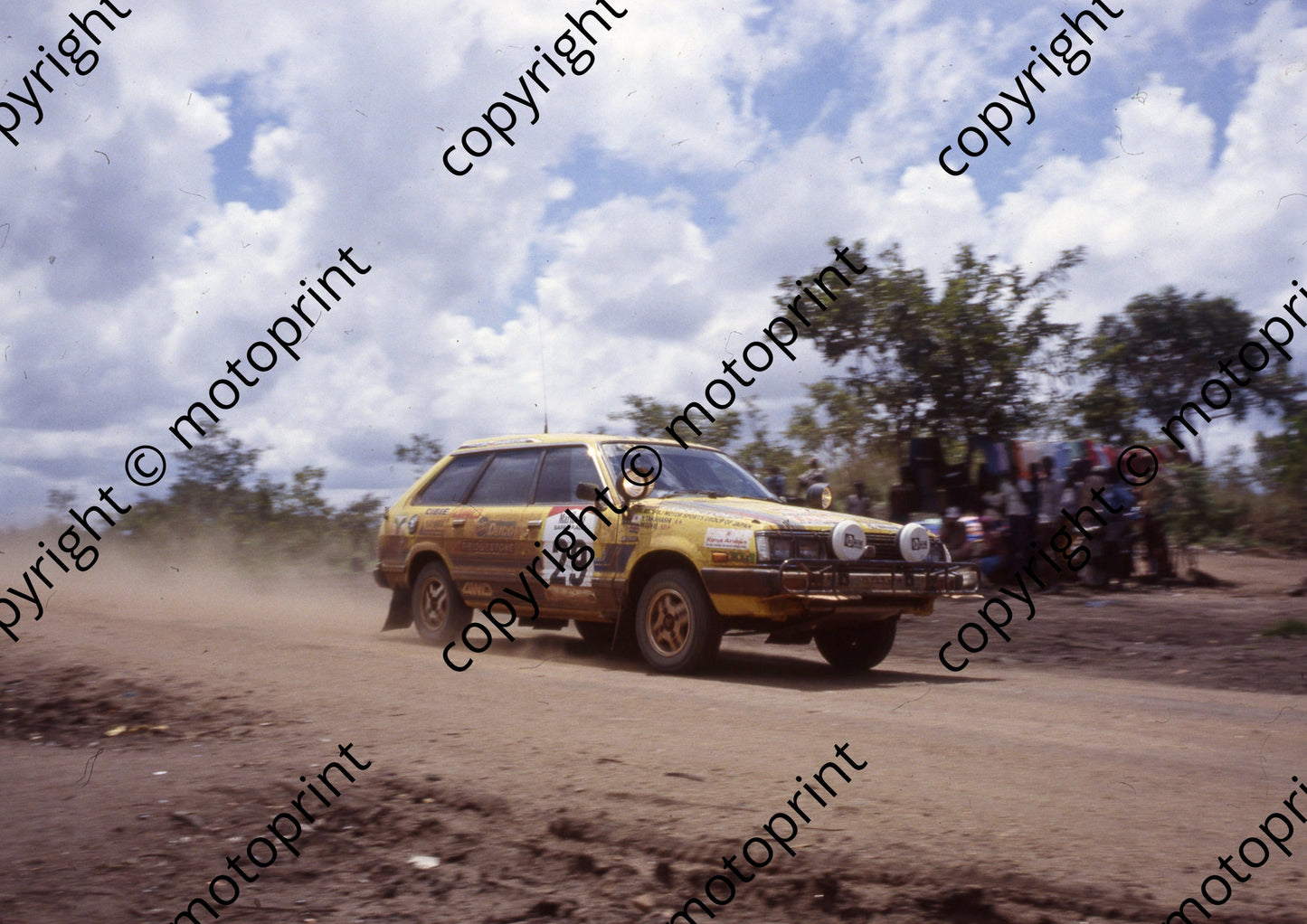 1982 Safari 29 Yoshinobu Takahashi, Mahendra Gohil Subaru Leone (courtesy Roger Swan) (4)