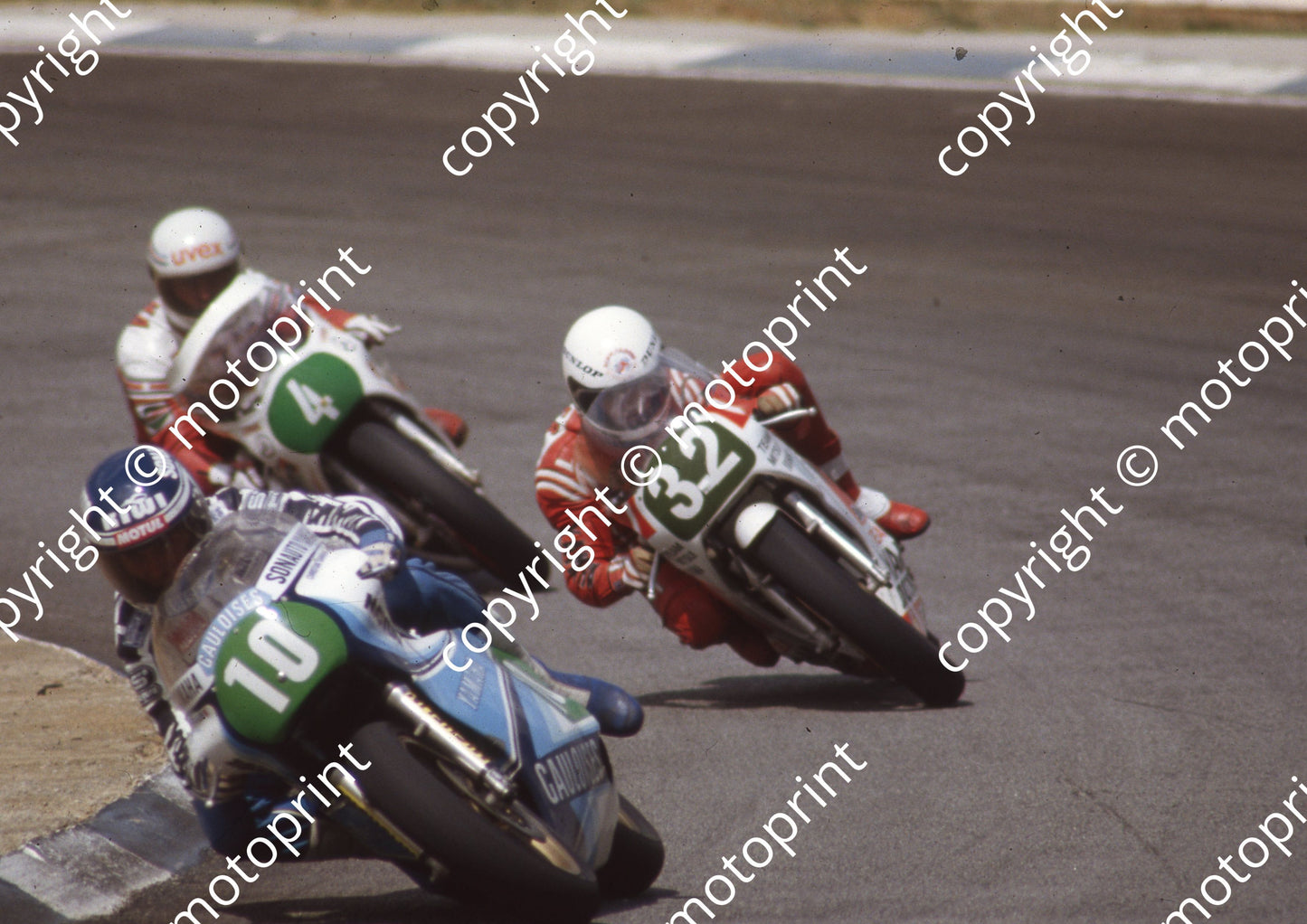 1983 SA GP 250 10 Christian Sarron 32 Alan Carter 4 Martin Wimmer Yamahas (Colin Watling Photographic) (17)