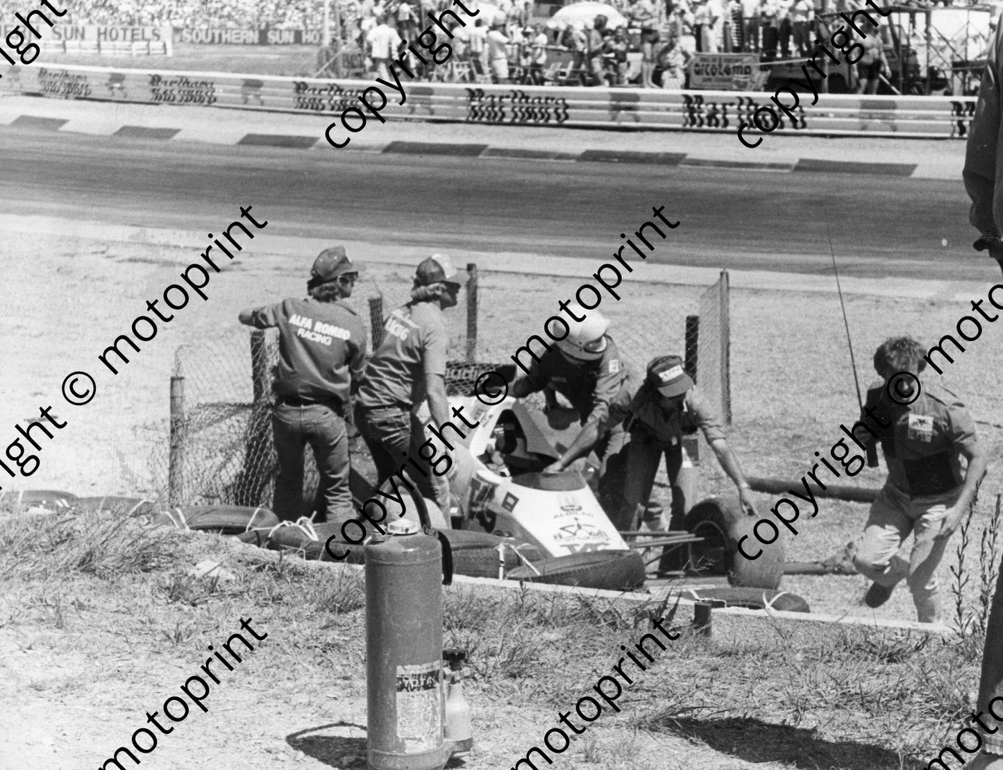 1983 SA GP Jacques Laffitte Williams FW09 in catchfences (32)