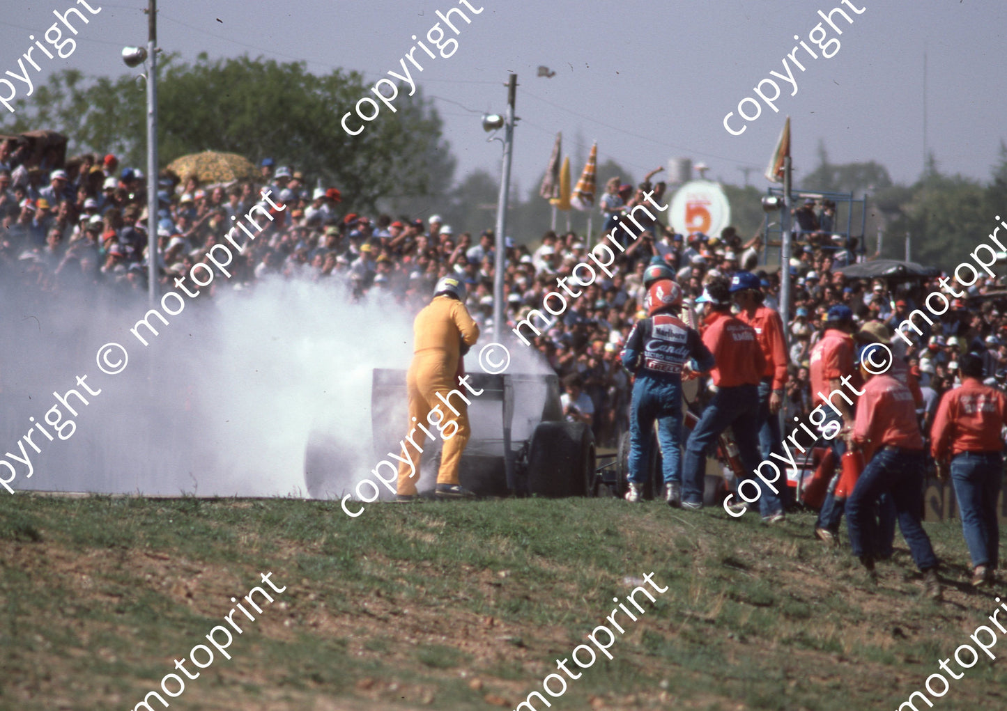 1983 SS SA GP 36 Bruno Giacomelli Toleman TG183B retiring Hart engine blown at Leeukop (Colin Watling Photographic) (5)