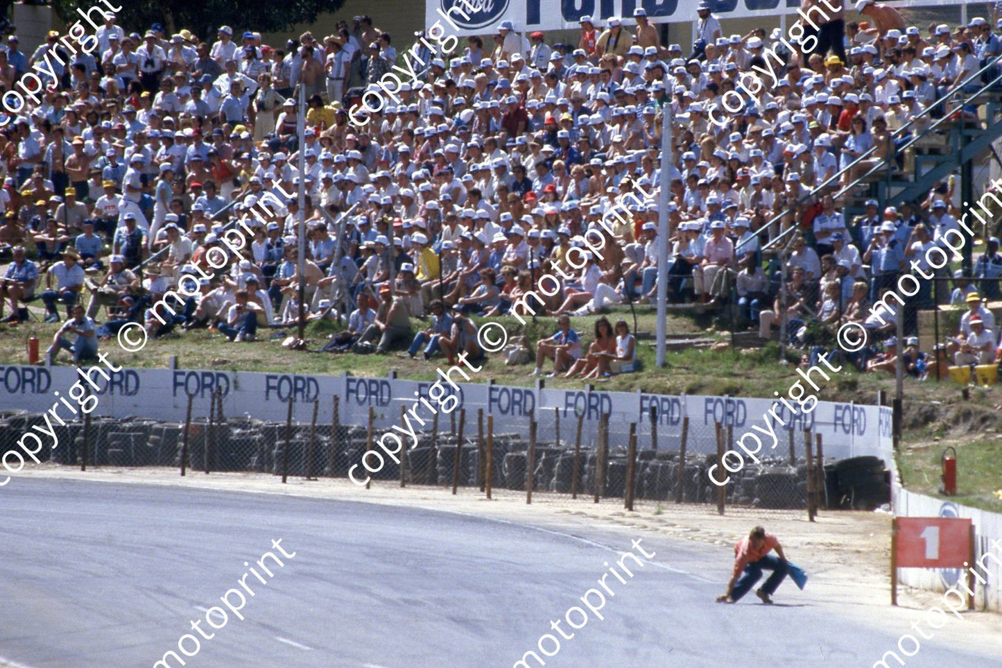1983 SS SA GP marshal playing chicken (Courtesy Roger Swan) 014