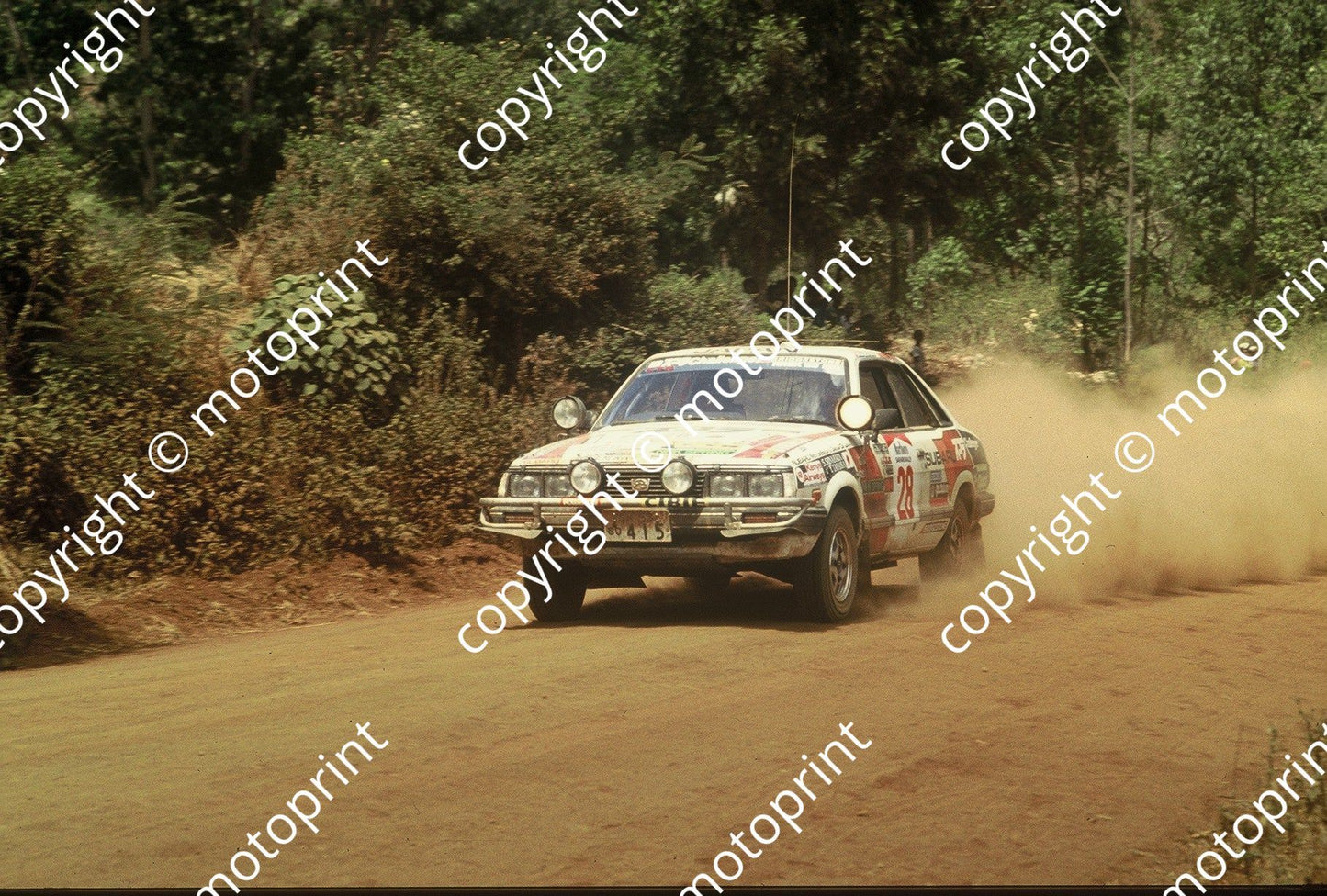 1983 Safari 28 Yoshio Takaoka, Shigeo Sunuhara Suburu Leone 1800 (courtesy Roger Swan) (757)