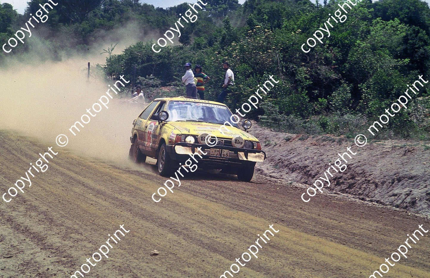 1983 Safari 86 Frank Tundo, Quentin Thomson Suburu 4WD Swingback (courtesy Roger Swan) (4)