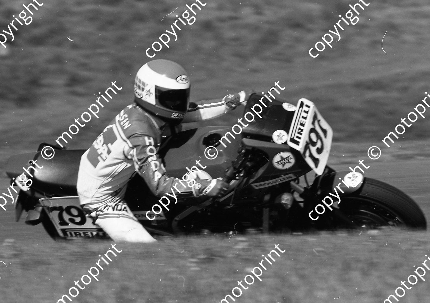 1984 EL Brut GP MC 797 Rob Petersen Honda VF (Colin Watling Photographic) (39)