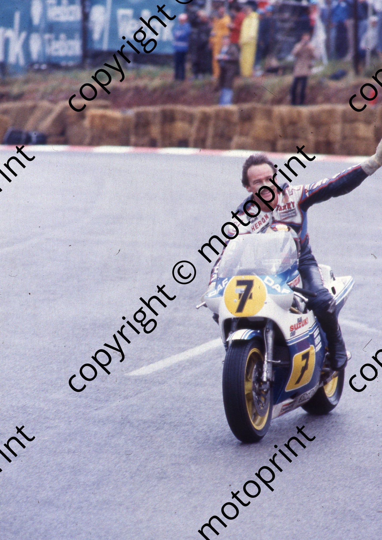 1984 SA GP 500 7 Barry Sheene Suzuki (Colin Watling Photographic) (3)