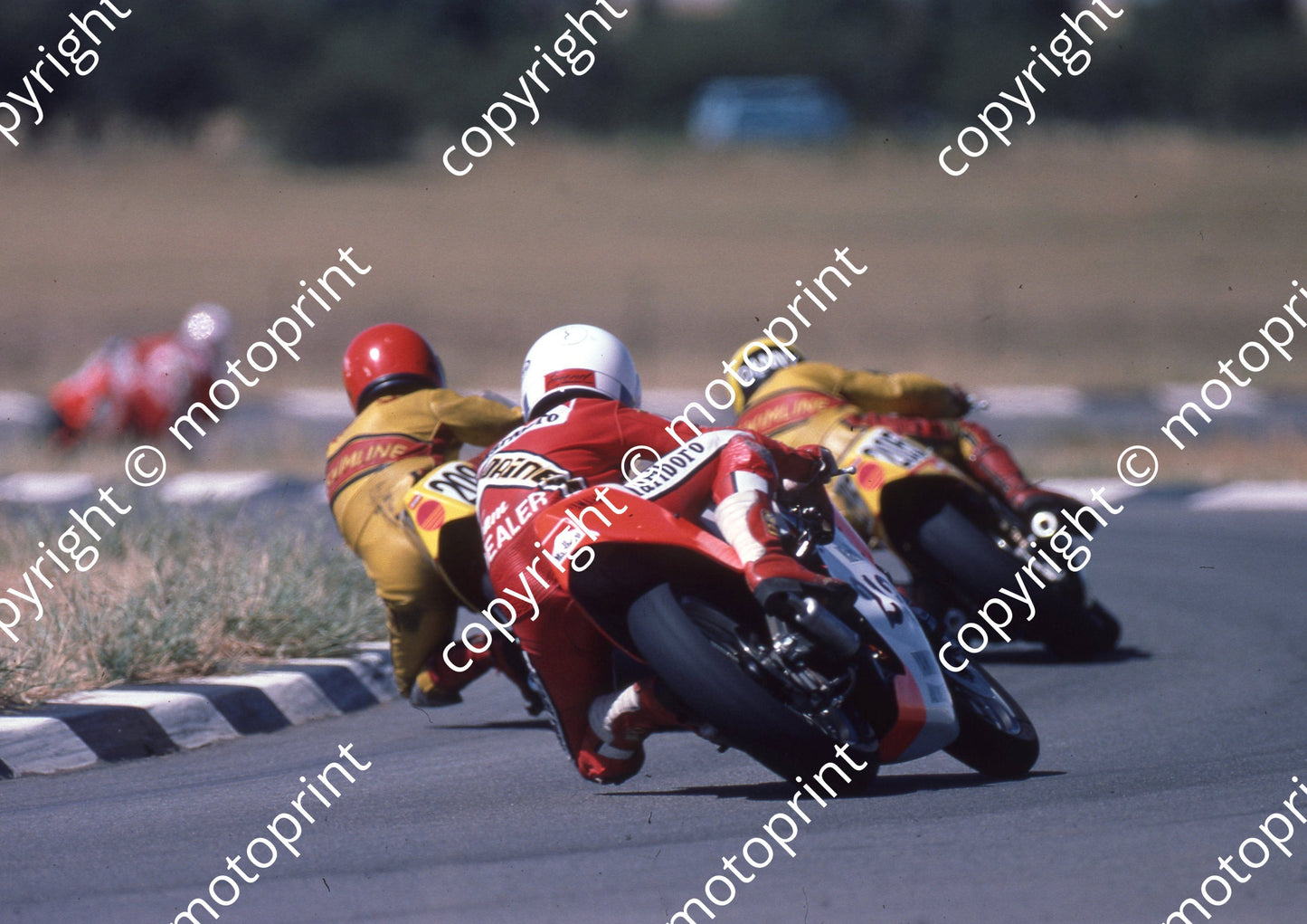 1984 Welkom MC 205 Danny Bristol Yamaha leading 208 Warren Bristol Yamaha 213 Dave Emond Yamaha(Colin Watling Photographic) (30)
