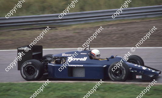 1985 Dutch GP 3 Martin Brundle Tyrrell 014 Renault (Colin Watling Photographic) (68)