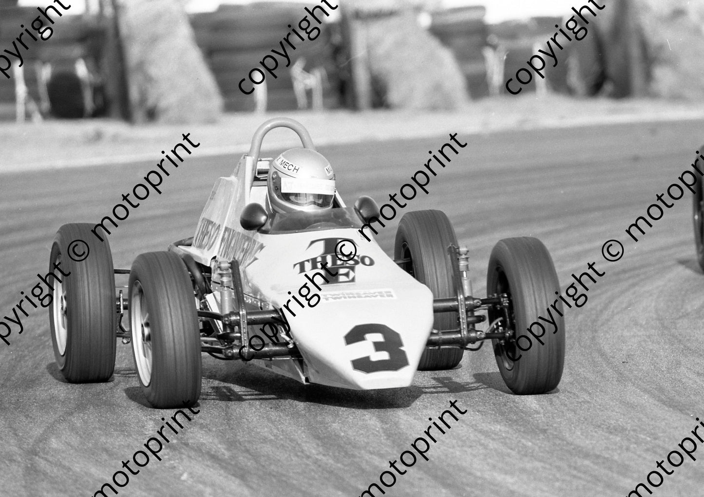 1985 Kya FV 3 Peter Kernick 84C (Colin Watling Photographic) (1)