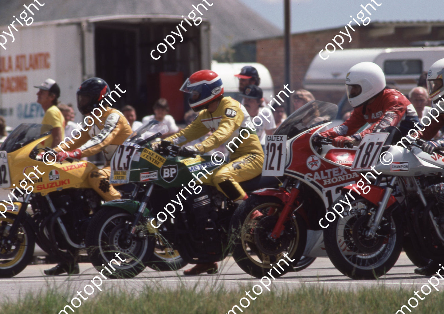 1985 Kya MC 187 Wayne Heasman Suzuki 121 Alistair Janczuk Honda 123 Glenn Williams Kawasaki (Colin Watling Photographic) 322 (42) - Copy