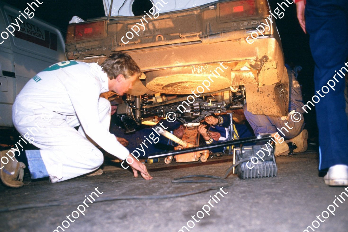 1985 Safari Toyota diff change (courtesy Roger Swan) (3)