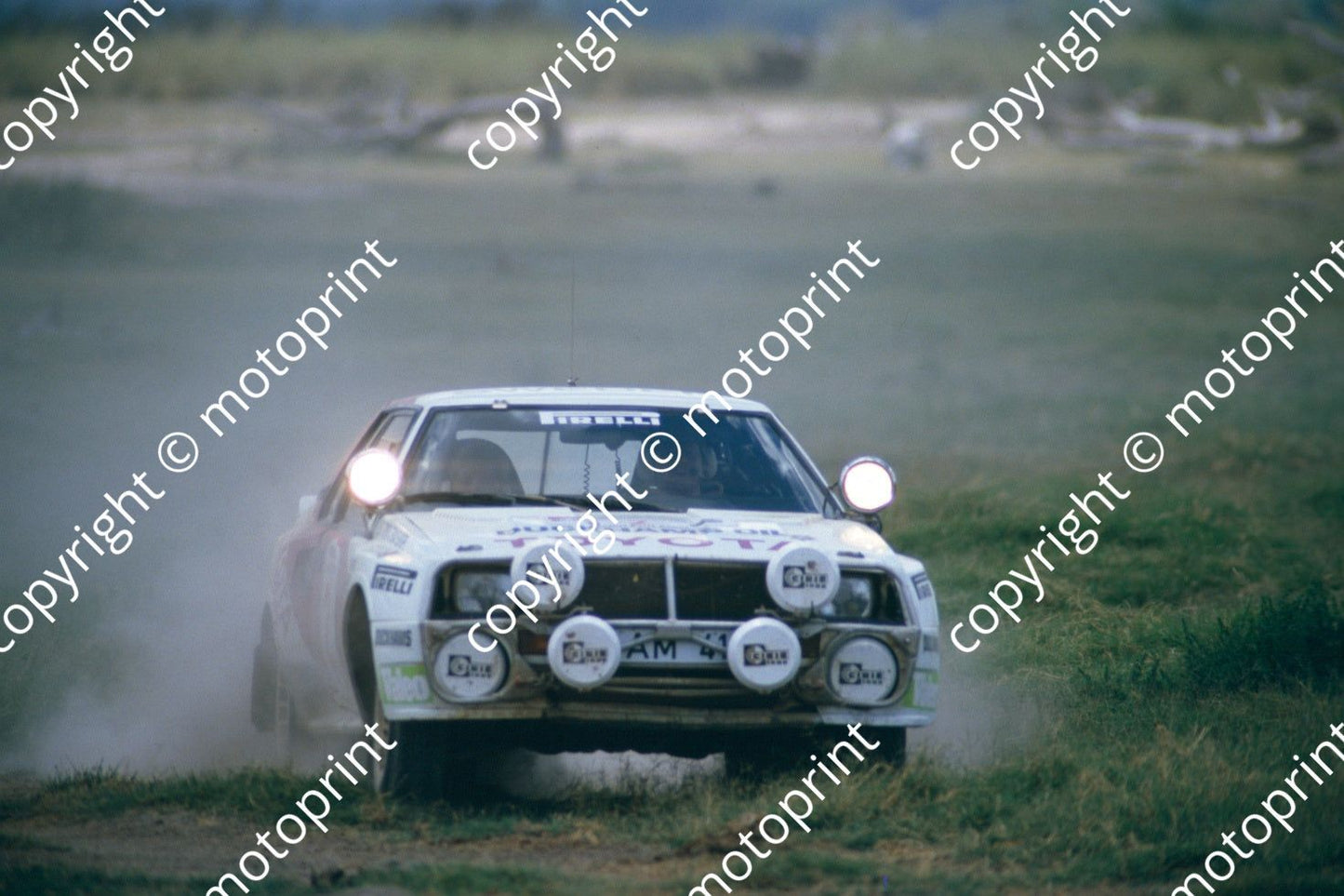 1986 Safari 2 Bjorn Waldegard, Fred Gallagher Celica Twincam wildlife (RSwan) (25)