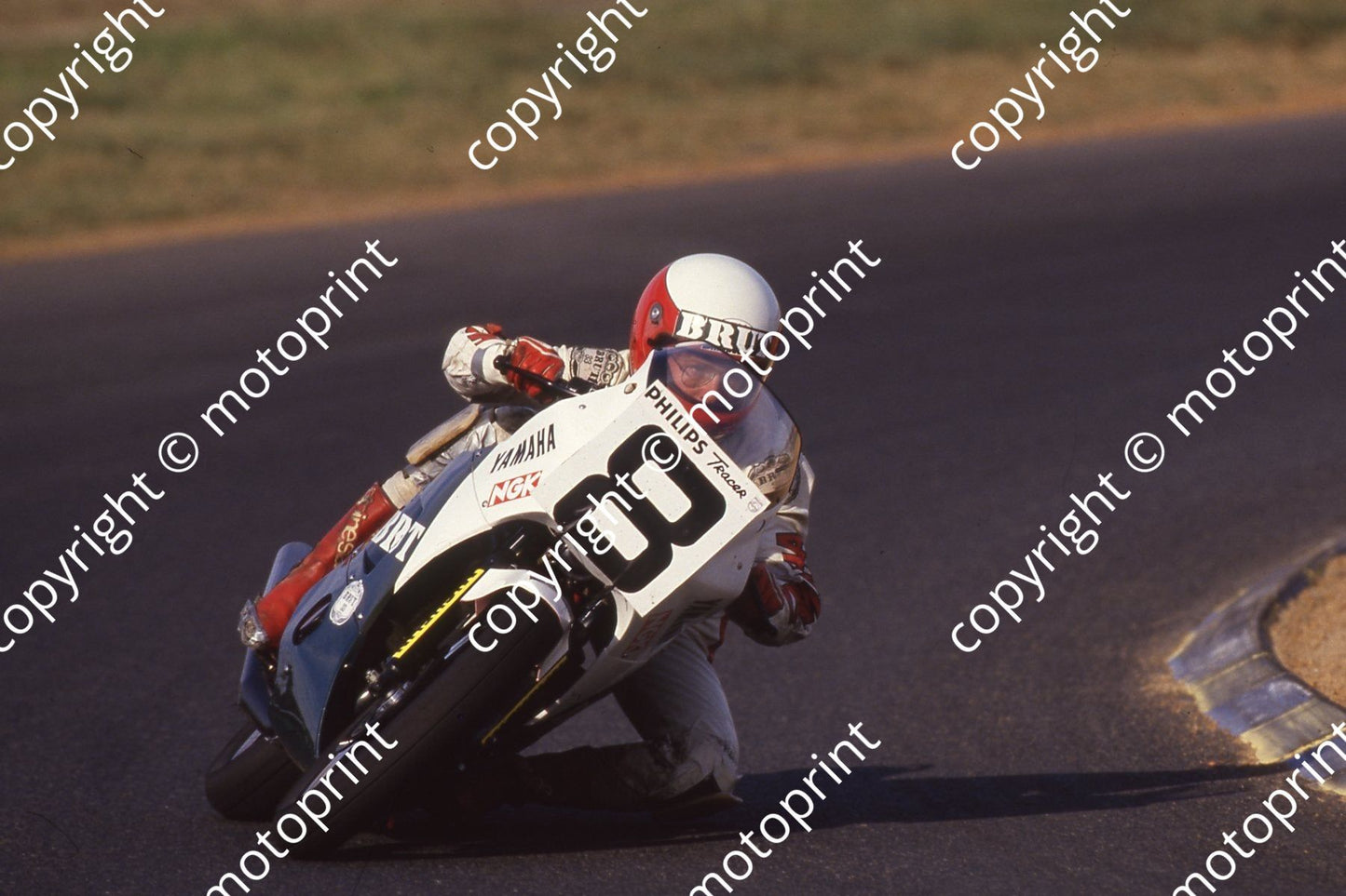1987 KIllarney MC 8 Russell Wood Yamaha RZ250R NOTE HELMET (Colin Watling Photographic) (52)