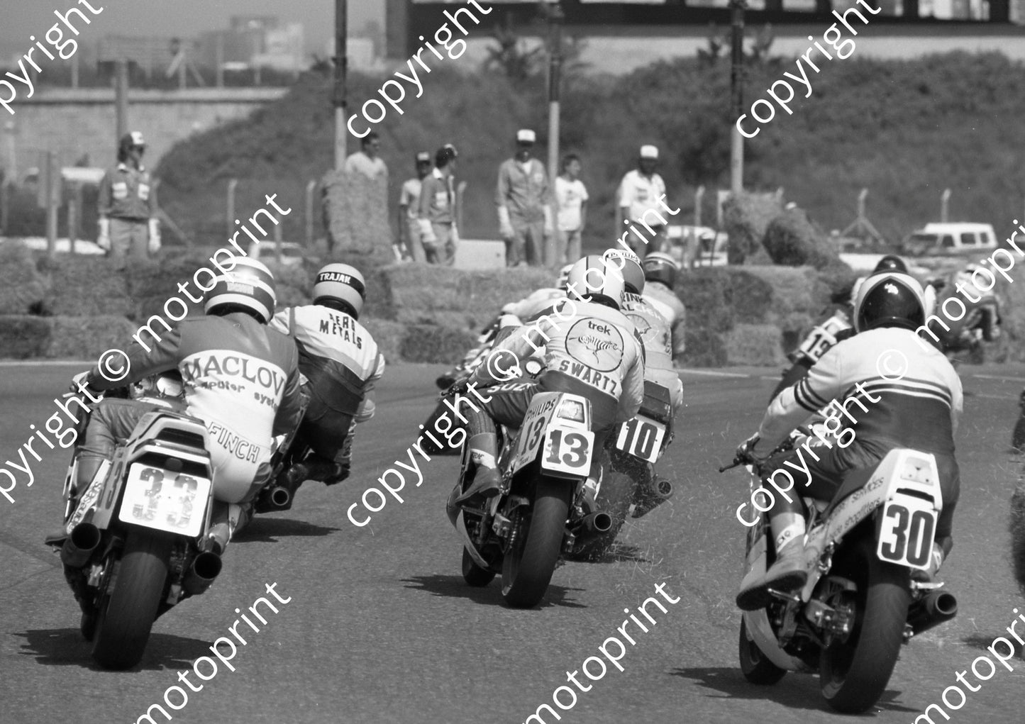 1988 Dbn MC 33 Roger Finch, in front Trajan Grobler 13 Andre Swartz Suzuki GSXR750 30 (Colin Watling Photographic) (39)