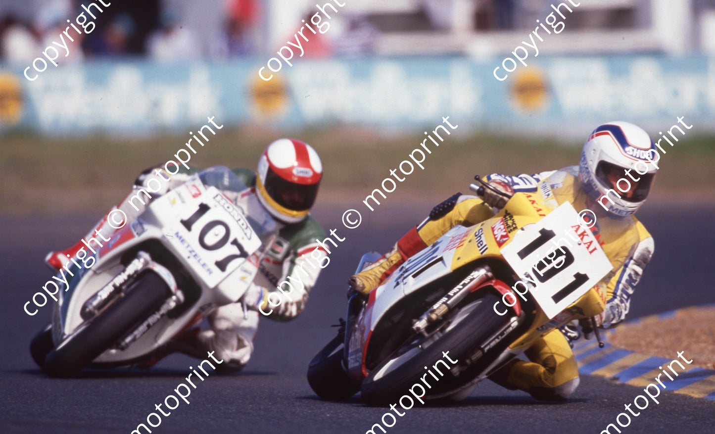 1989 Welkom MC 101 Wayne Heasman Suzuki GSXR 107 Dave Petersen HOnda RC30 (Colin Watling Photographic) (3)