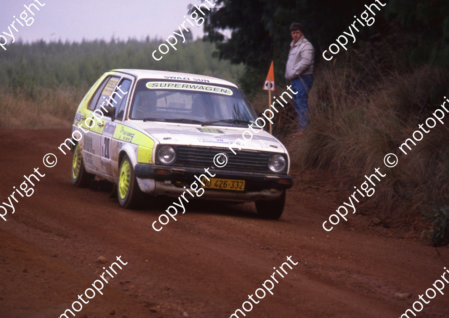 1990 Castrol Intnl 20 Ralph Chadwick, Mike Constable Golf (R Swan) (4)