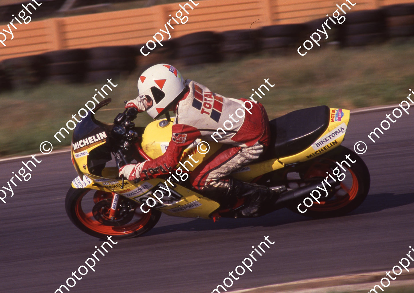 1990 Kya MC 29 R Hannaford Yamaha TZ (Colin Watling Photographic) (1)