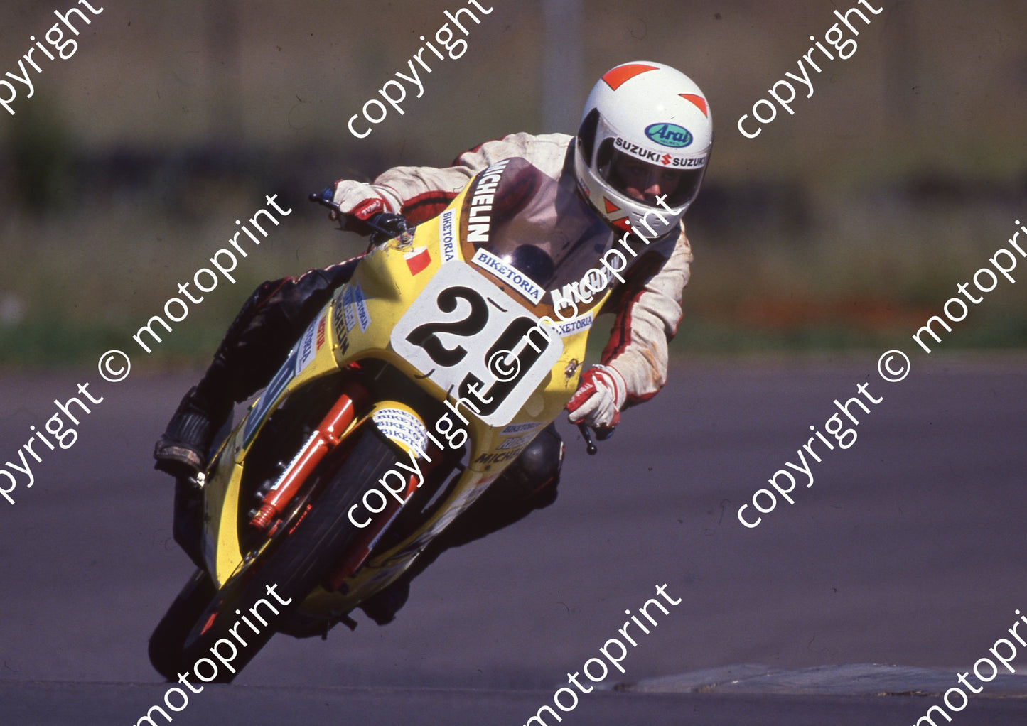 1990 Kya MC 29 R Hannaford Yamaha TZ (Colin Watling Photographic) (2)