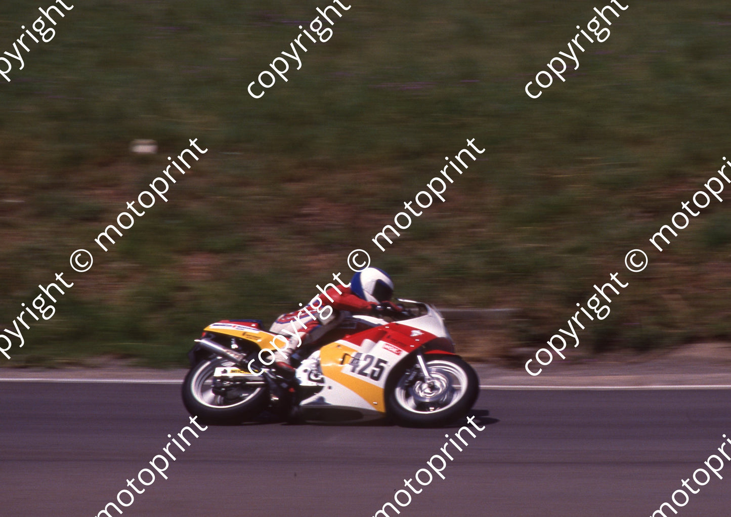 1990 Kya MC 425 Mike Wilson Suzuki RGV (Colin Watling Photographic)