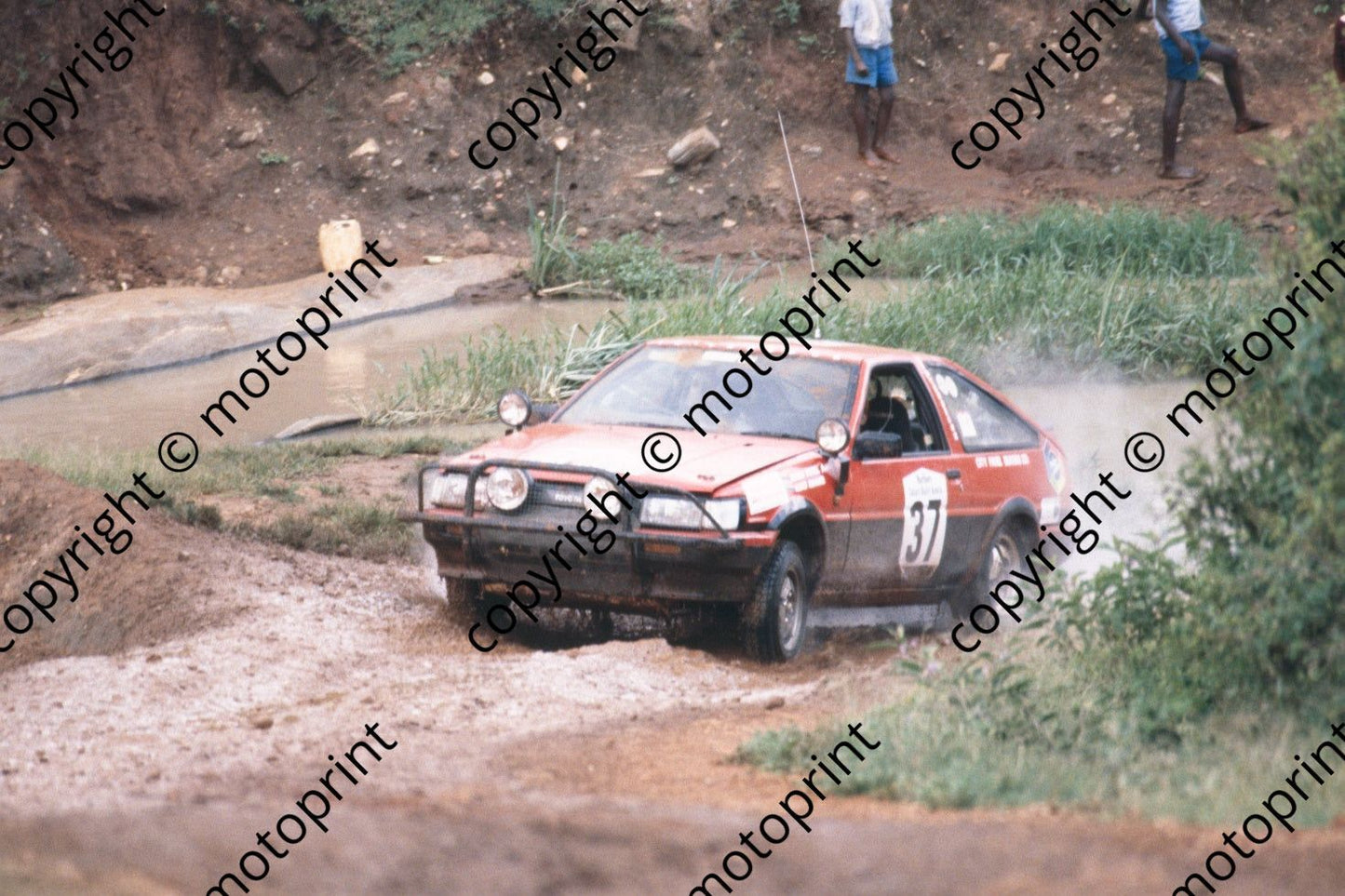 1990 Safari 37 (courtesy Roger Swan) (257)