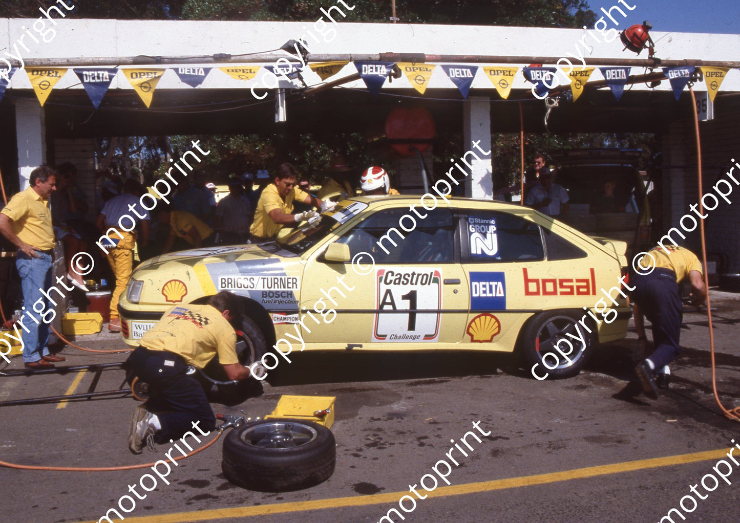 1991 Castrol 7 Hr 1 Mike Briggs, Roddy Turner Opel pit stop (Colin Watling Photographic) (2)