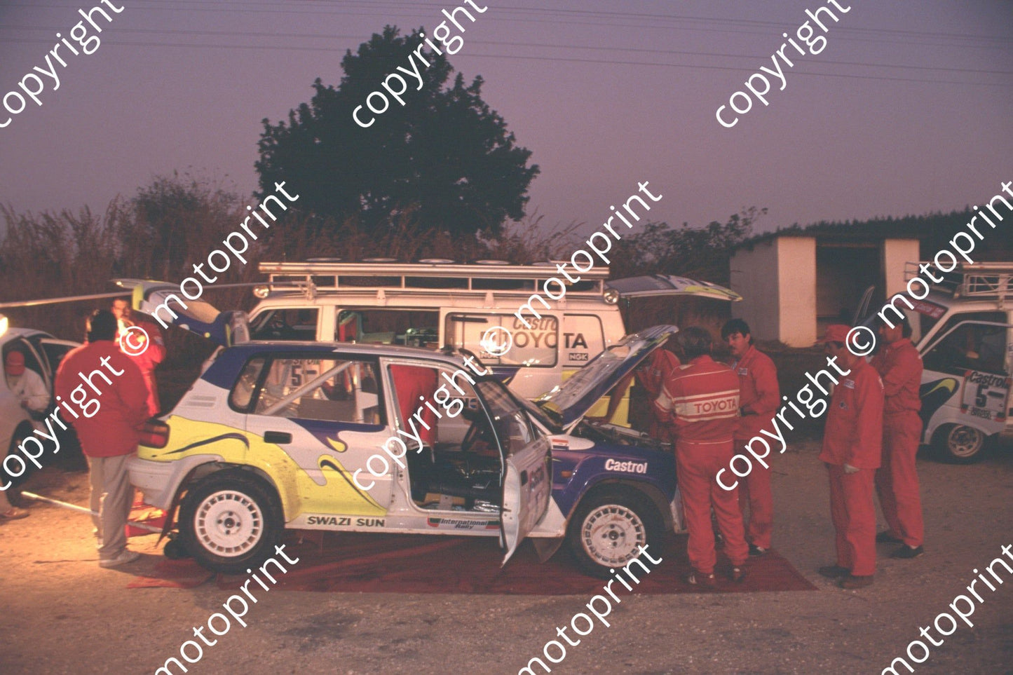 1993 Castrol Intnl 5 Serge Damseaux, Vito Bonafede Conquest 4x4 night service (R Swan) (23)
