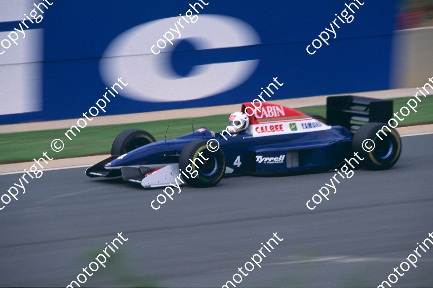 1993 SA GP 4 Andrea de Cesaris Tyrrell 020c (courtesy Roger Swan) (1)