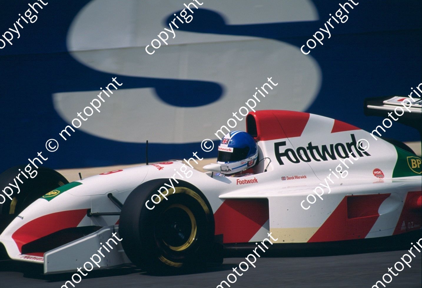 1993 SA GP 9 Derek Warwick Footwork FA13B (Mugen Honda)(courtesy Roger Swan) (34)