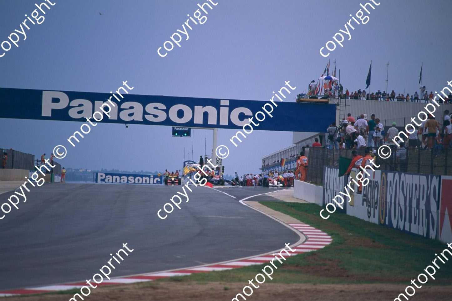 1993 SA GP start Badoer Lola stalled, De Cesaris Tyrrell transmission faied, Andretti McLaren stalled (courtesy Roger Swan) (313)