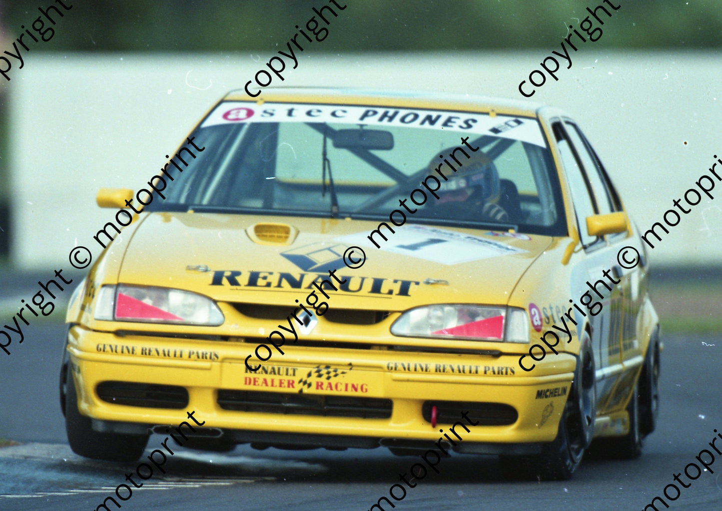 1993 Thruxton BTCC 1 Tim Harvey Renault (Watling Photogr) (2)