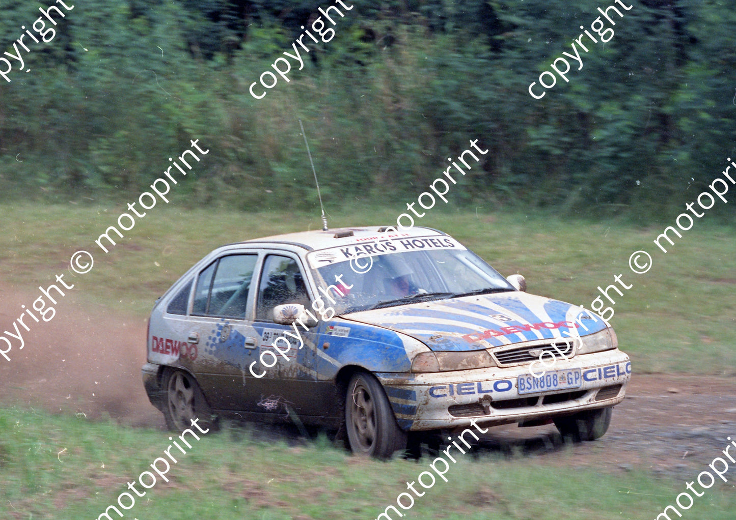 1997 39th Tour Natal 3 Sarel vd Merwe, Franz Boshoff Daewoo Cielo check (Watling Photo) (14)