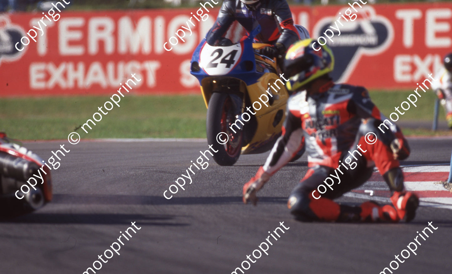 1999 Kya SBK 18 Carlos Macias Perdomo Ducati FALL (Watling Photo) (2)