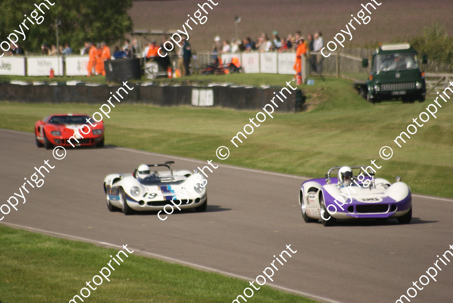 19 Gary Pearson Lola Chev T70 96 Andrew Beaumont McLaren Chev M1B practice (25)
