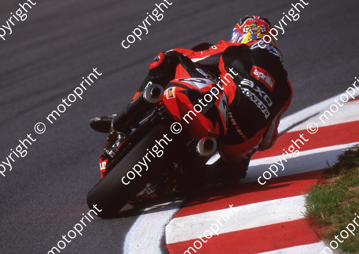 2000 Kya SBK 3 Troy Corser Aprilia (Colin Watling Photographic) (17)
