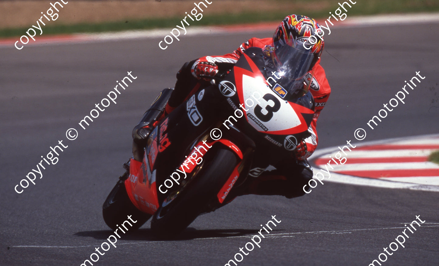 2000 Kya SBK 3 Troy Corser Aprilia (Colin Watling Photographic) (8)