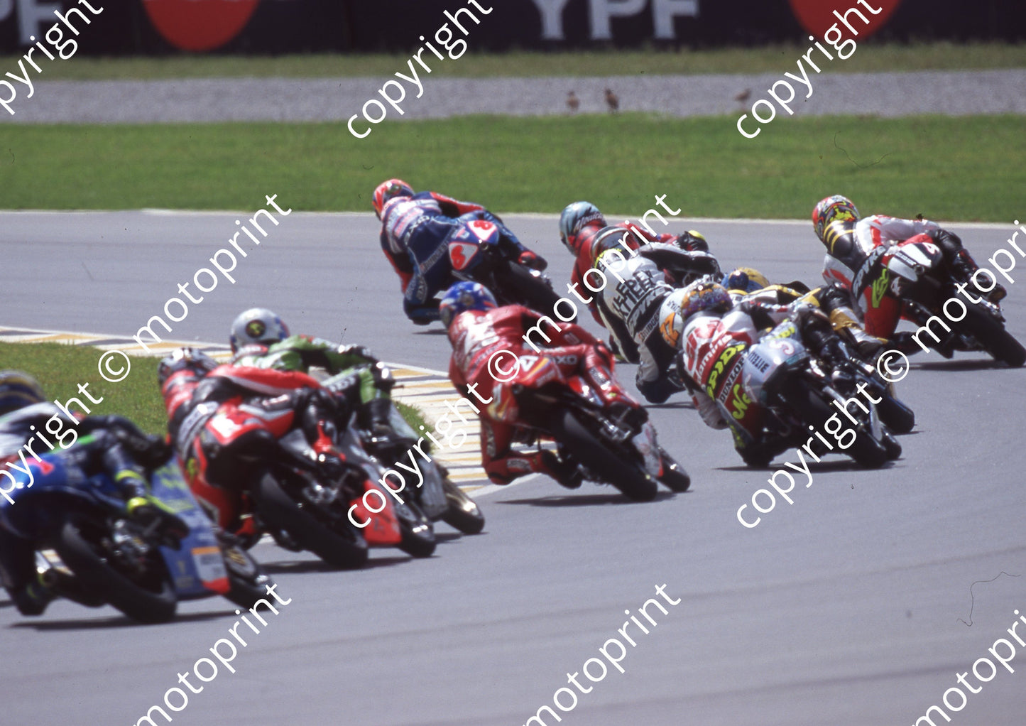 2000 Phakisa SA GP 125 0 1st lap (Colin Watling Photographic) (1)