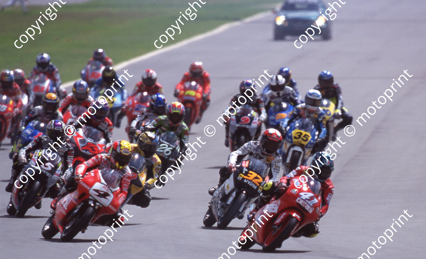 2000 Phakisa SA GP 125 0 1st lap (Colin Watling Photographic) (10)