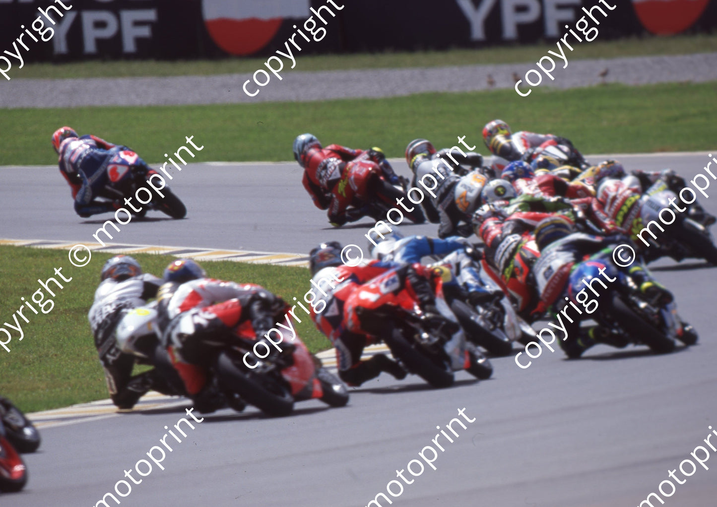 2000 Phakisa SA GP 125 0 1st lap (Colin Watling Photographic) (3)