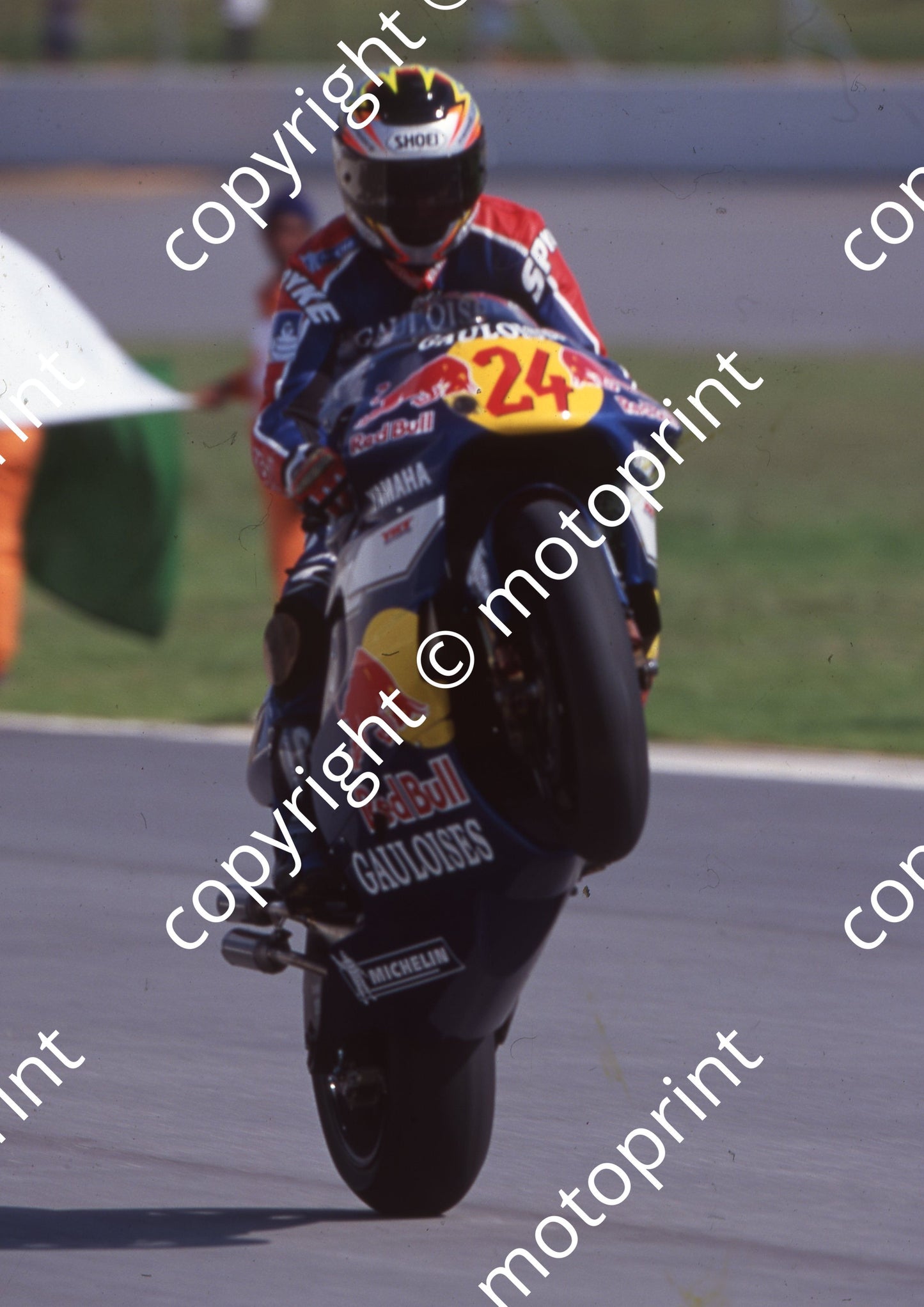 2000 Phakisa SA GP 500 24 Gary McCoy Yamaha wheelie winner (Colin Watling Photographic) (7)