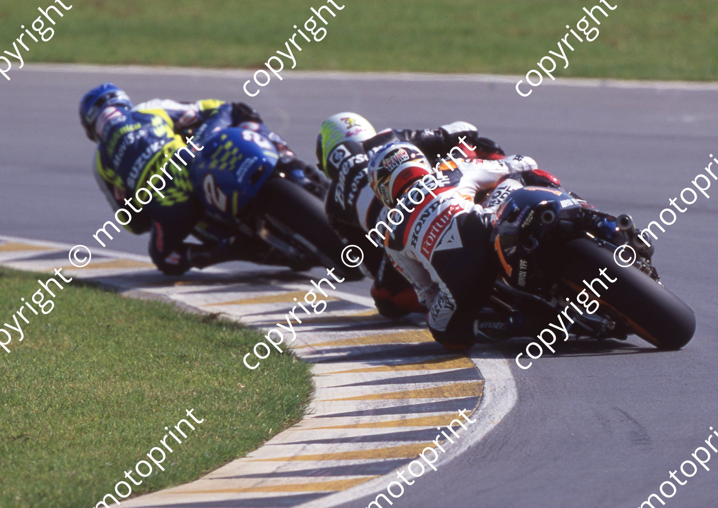 2000 Phakisa SA GP 500 2 Kenny Roberts Suzuki 10 Alex Barros 1 Alex Criville both Hondas (Colin Watling Photographic) (20)
