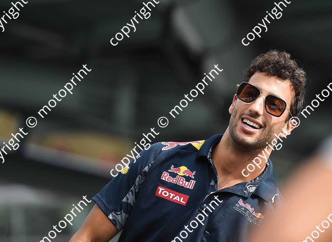 2016 3 Daniel Ricciardo Red Bull RB12 Italian GP (courtesy Paolo D'Alessio) (16)