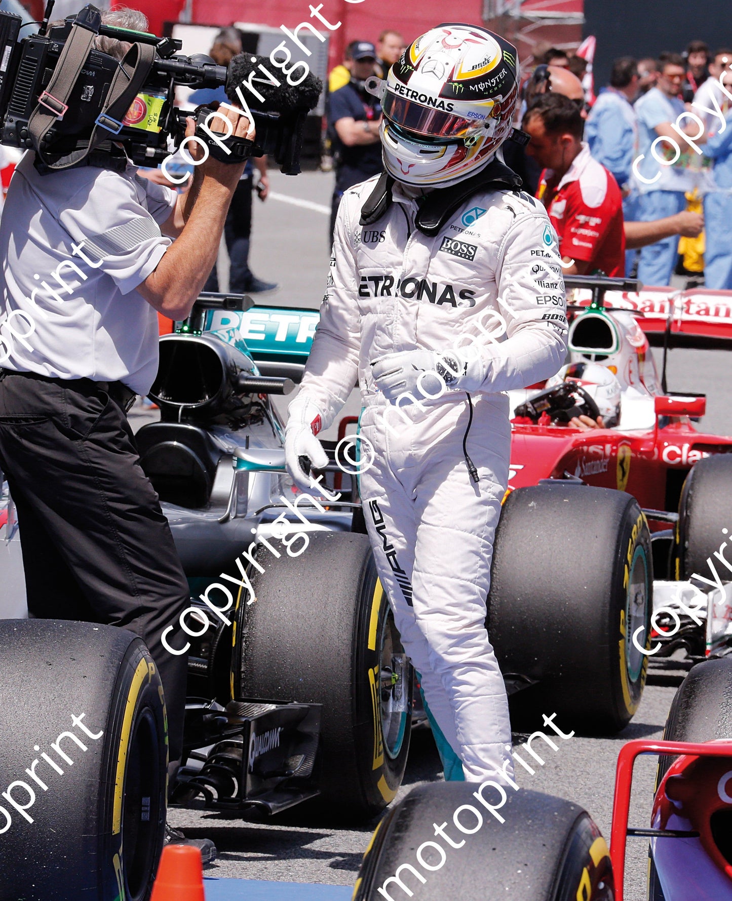 2016 44 Lewis Hamilton Mercedes WO7 (courtesy Paolo D' Alessio)