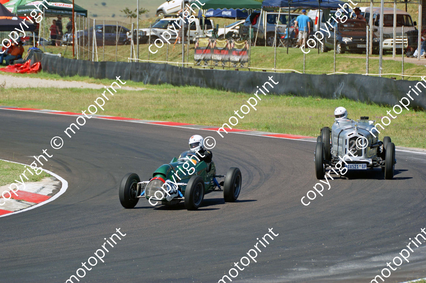 20 Stuart Grant Cooper Bristol; 28 Brian Esterhuysen 1933 Alfa Monza repl (5)